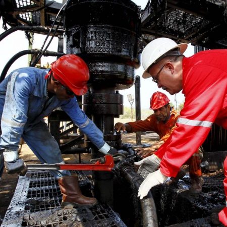 Trabajadores petroleros. (Foto Cortesía)