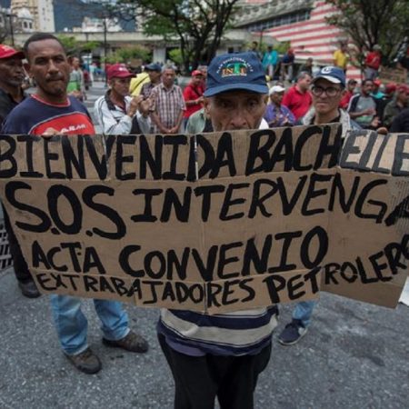Los extrabajadores de a Exxon Mobil se mantienen en huelga de hambre desde el 30 de mayo exigiendo al presidente Nicolás Maduro pagó el pasivo laboral. EFE