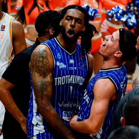Donta Smith le dio la victoria a Trotamundos sobre Brillantes