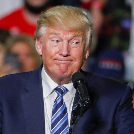 Trump insiste en el "fraude electoral" y arremete contra líder republicano