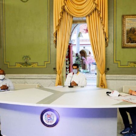 Maduro dice que los ensayos de la vacuna rusa en Venezuela van "muy bien"