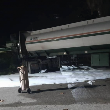 Un camión derrama por accidente 11 mil litros de gasolina en Varadero