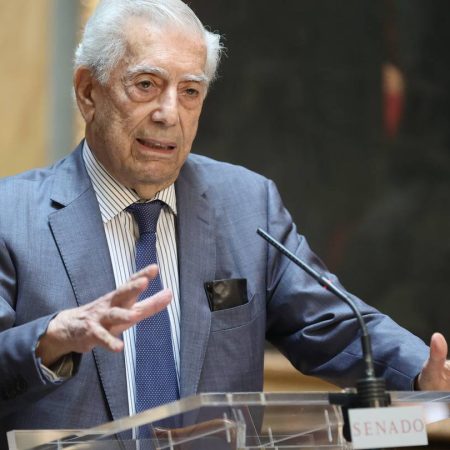 Vargas Llosa: “Los comunistas no saben gobernar, pero sí conservar el poder”