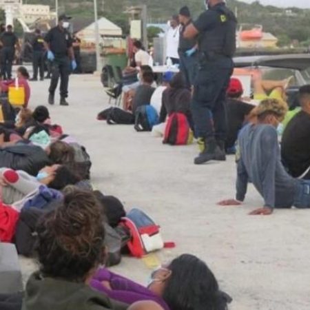 Gobierno de Curazao rechaza hablar con AI y le prohíbe visitar a migrantes venezolanos