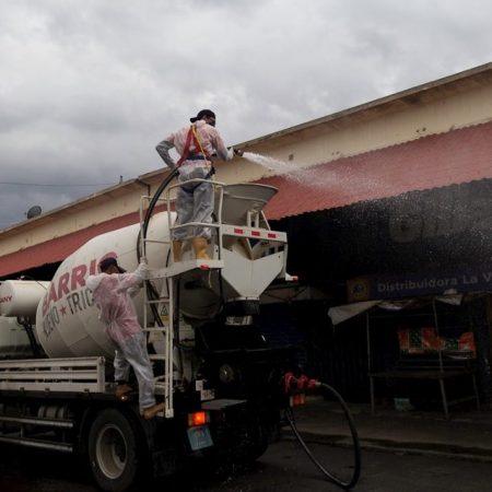 Según el Gobierno venezolano, los casos de COVID-19 han crecido más rápidamente en las últimas semanas en su país debido a la "presión que recibe Venezuela por el crecimiento exponencial (de la enfermedad)" en países vecinos como Colombia y Brasil. EFE