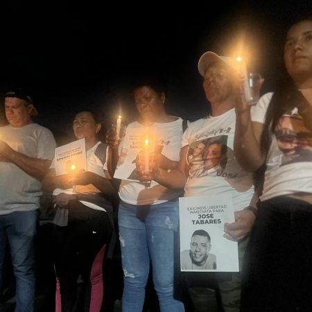 Familiares levantan vigilia en Tocuyito por la libertad de los presos políticos