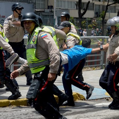 Fiscalía venezolana ha acusado a mil efectivos policiales por violaciones a DD.HH.