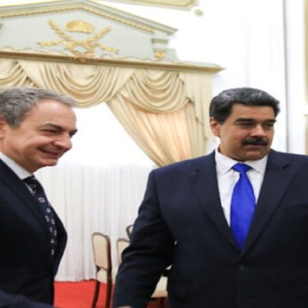 El expresidente del Gobierno español José Luis Rodríguez Zapatero se reunió este viernes con Nicolás Maduro. (Foto Archivo)
