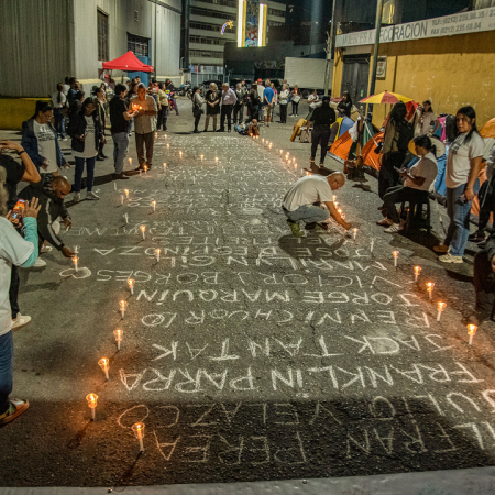 Familiares de presos políticos en las afueras de Zona 7 (Foto: Cortesía)